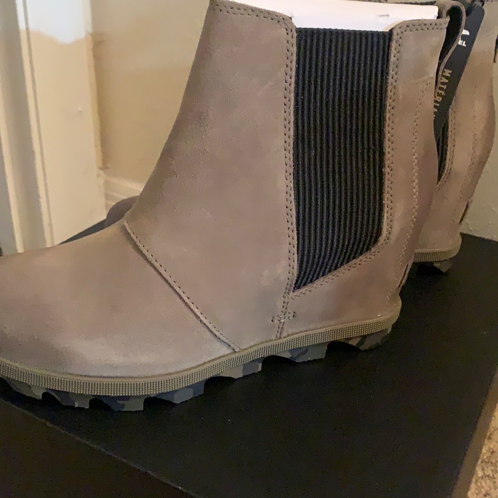 Sorel Joan of arctic wedge II Chelsea 7.5 Sage camouflage soles